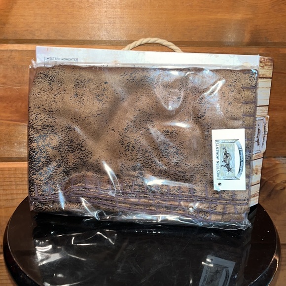 NIB RUSTIC RANCH NAPKINS SET OF 4 At Home W Western Moments NEW - Picture 4 of 5
